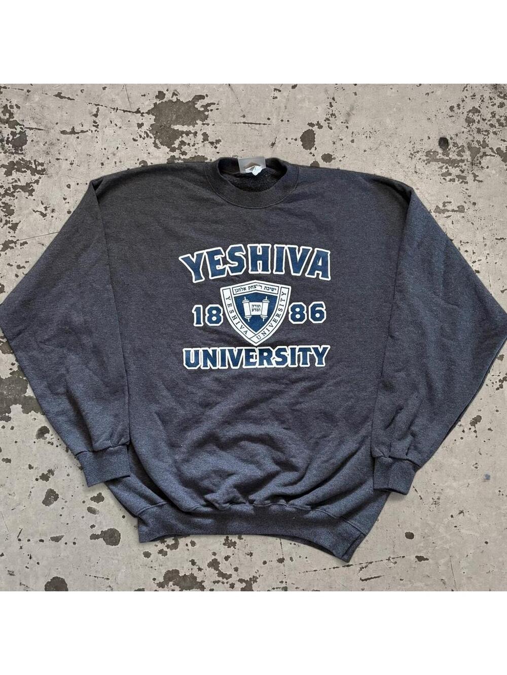 Mens vintage 90s heavyweight cotton yeshiva university crewneck Size L